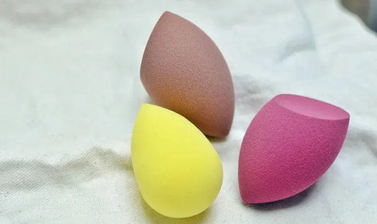 Using-the-Beauty-Blender-A-Guide VelvetVista Collection